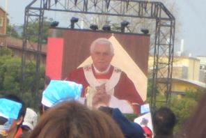 Foto von Papst Benedikt XVI. beim Abschlussgottesdienst